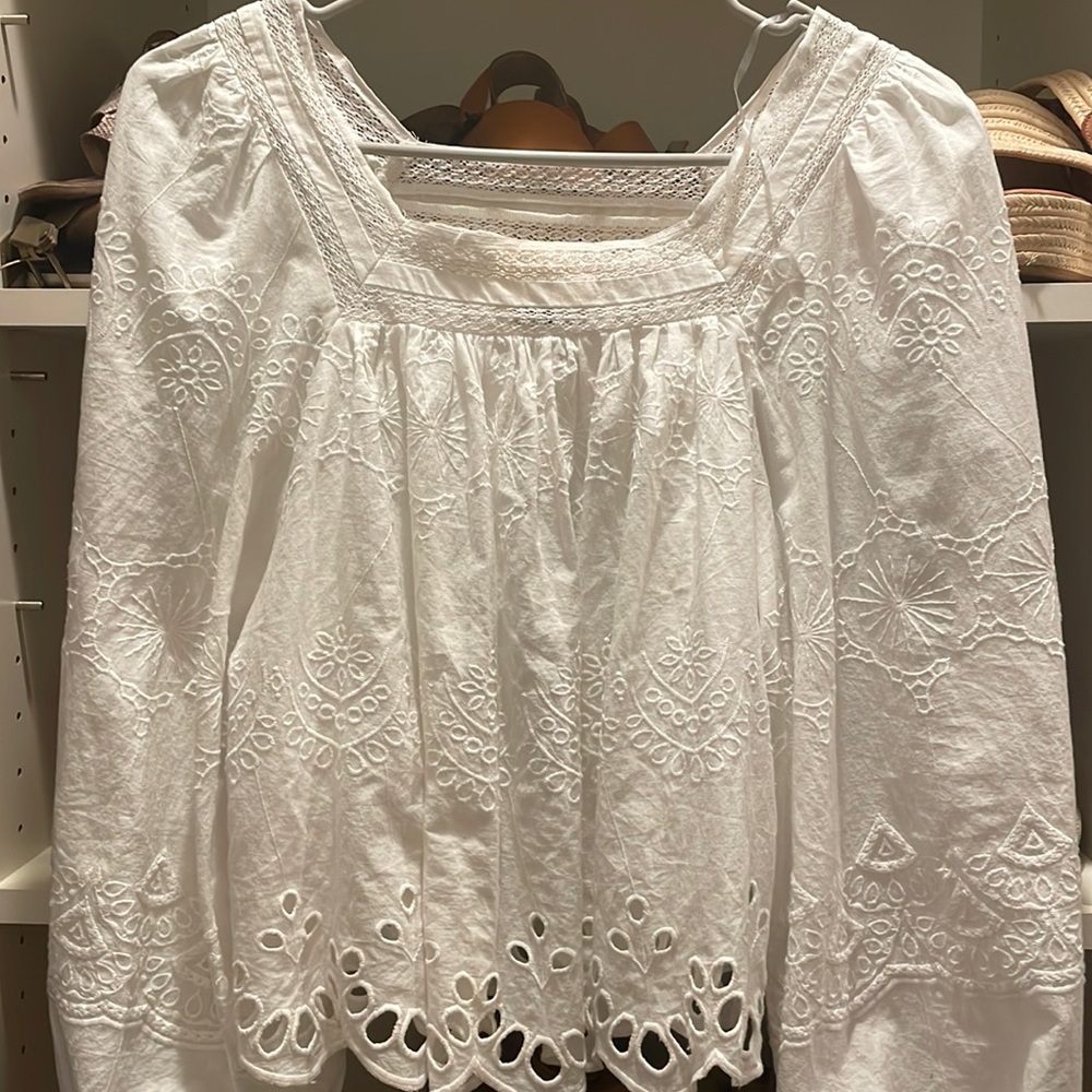 Trendy White eyelet blouse